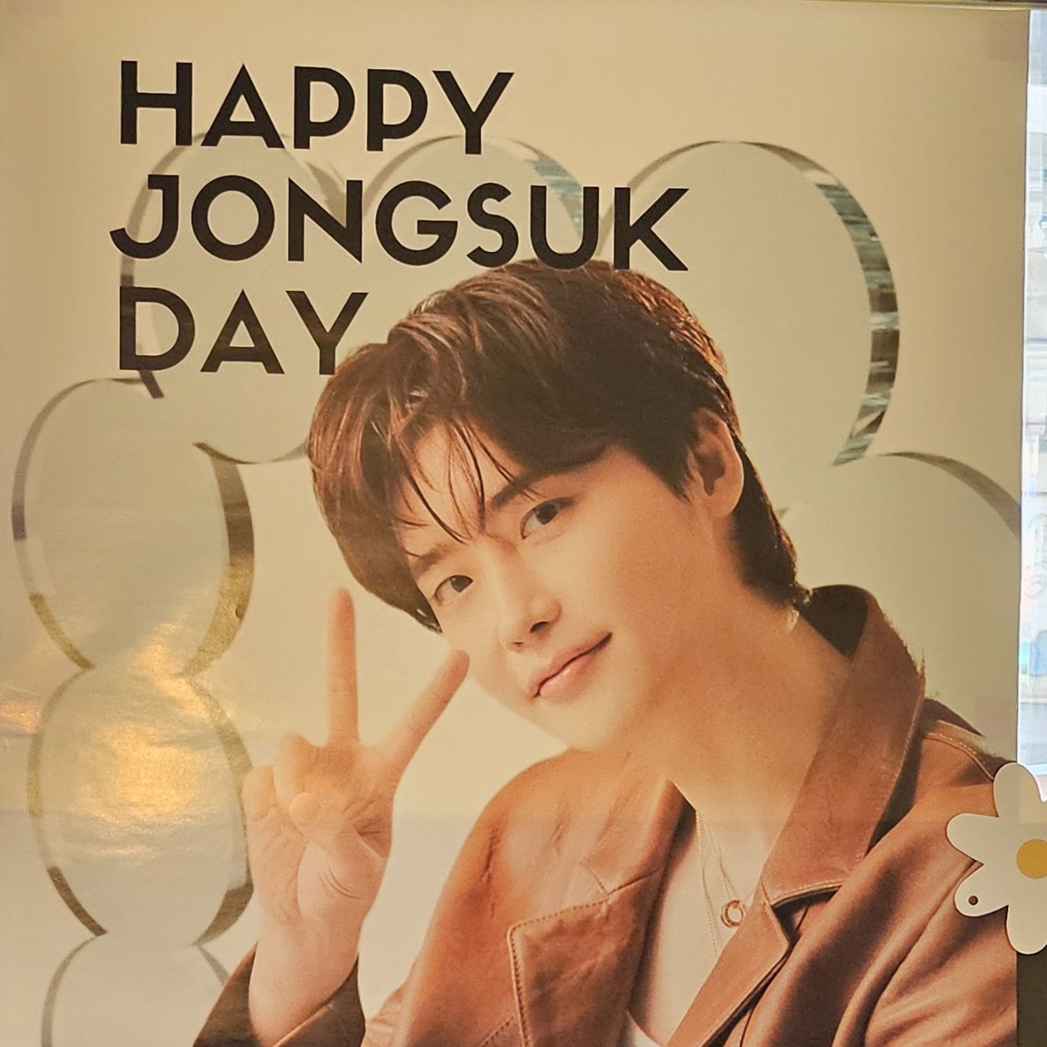 Behind-the-scenes cut of Lee Jongsuk
