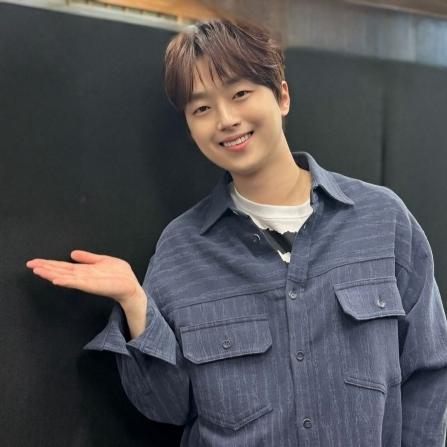 A moment captured by a fan of Lee Chanwon