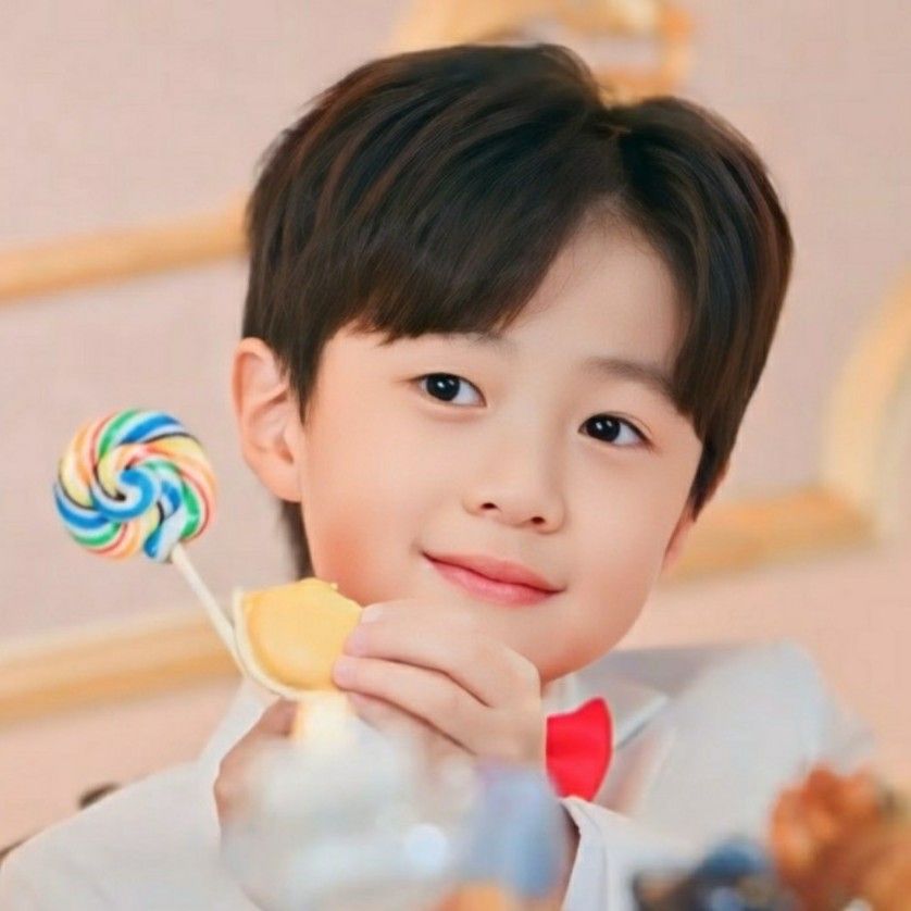 Behind-the-scenes cut of You Jiwoo