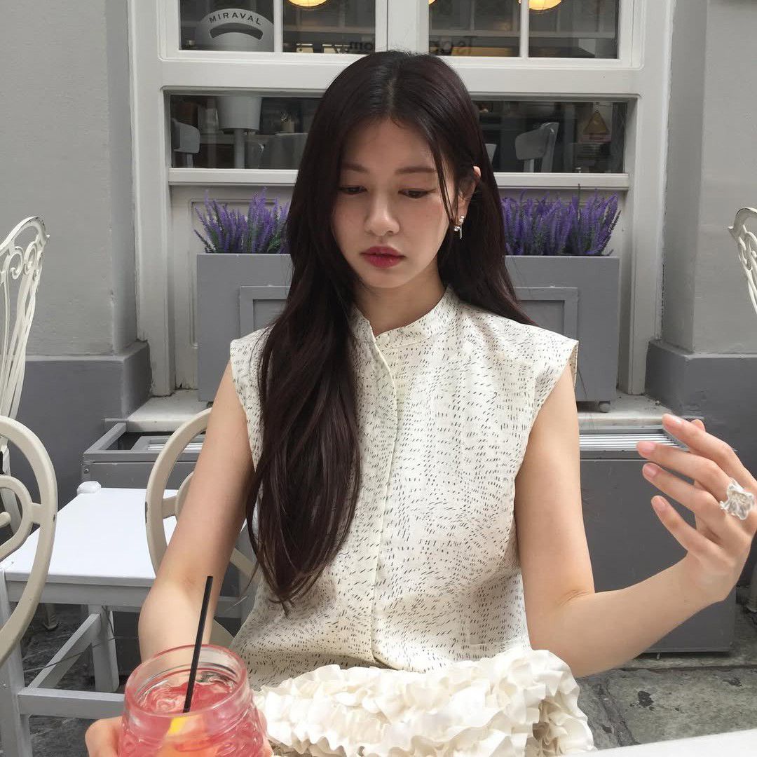 Behind-the-scenes cut of Jung Somin