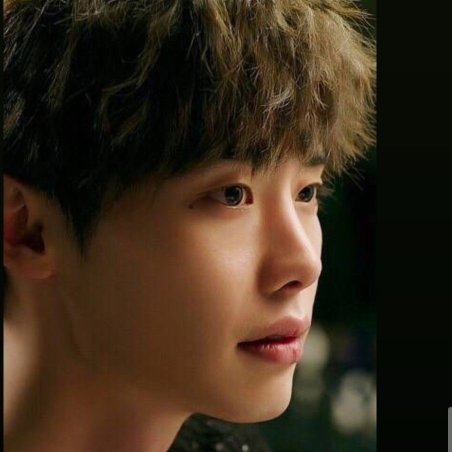 A moment captured by a fan of Lee Jongsuk