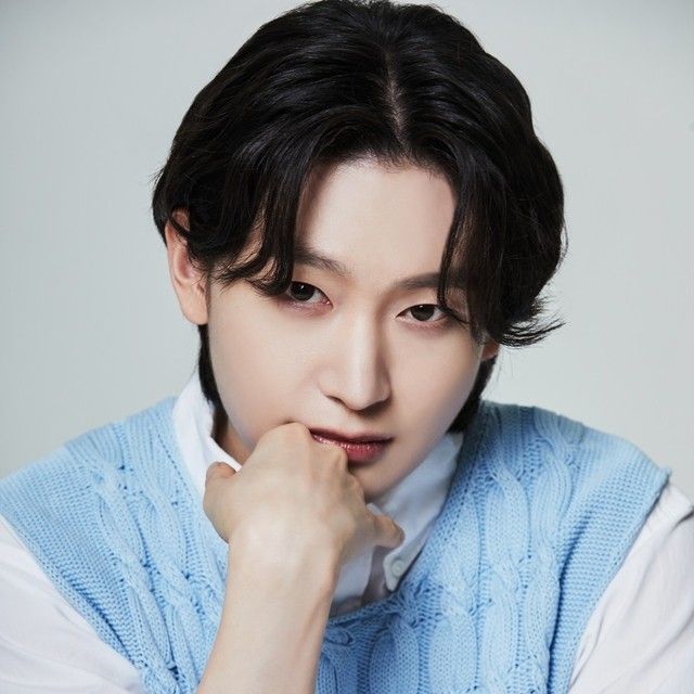 Behind-the-scenes cut of Kim Yongbin
