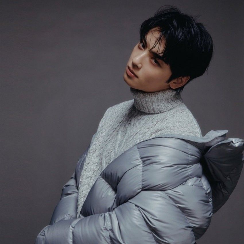 Recent activity shot of Cha Eunwoo