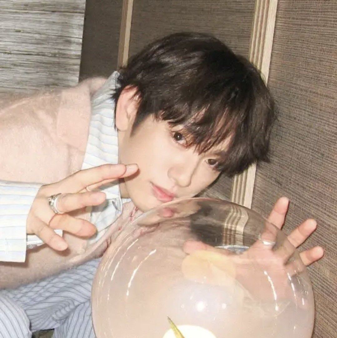 Foto kegiatan terbaru dari Park Jinyoung