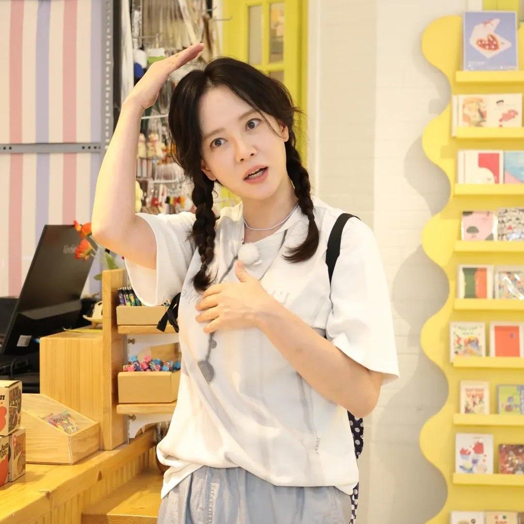 Recent activity shot of Song Jihyo