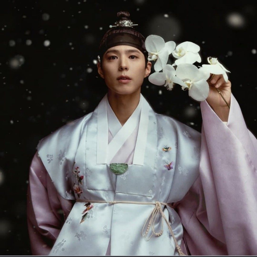 A moment captured by a fan of Park Bogum