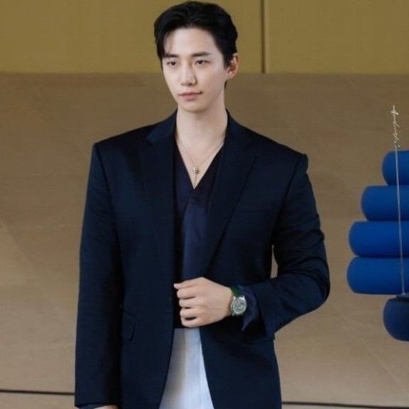 Recent activity shot of Lee Junho