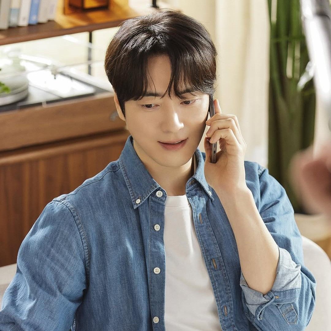 Behind-the-scenes cut of Lee Joonhyuk