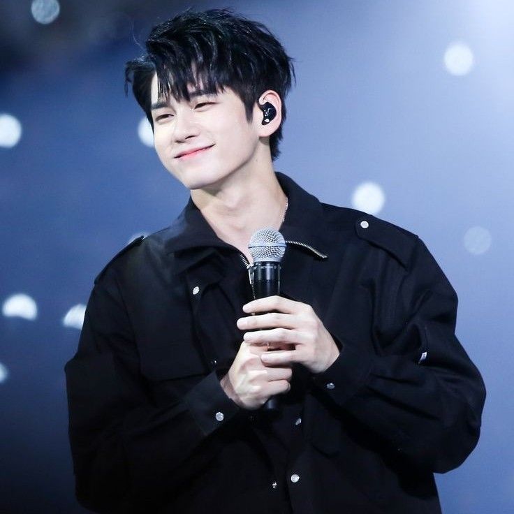 A moment captured by a fan of Ong Seongwu
