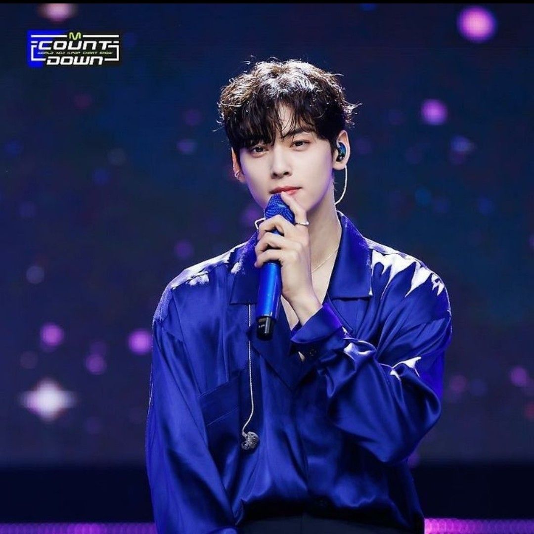 Behind-the-scenes cut of Cha Eunwoo