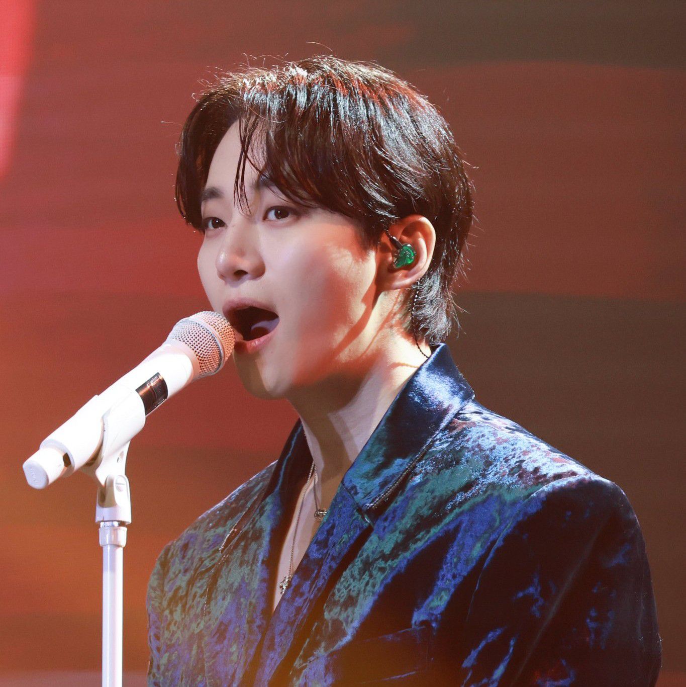 Behind-the-scenes cut of Lee Junho
