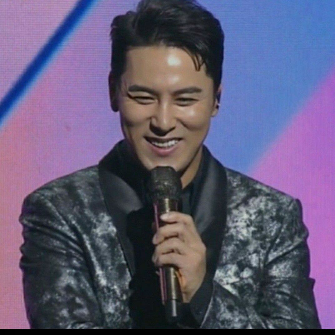 チャン・ミンホの最近の活動ショット