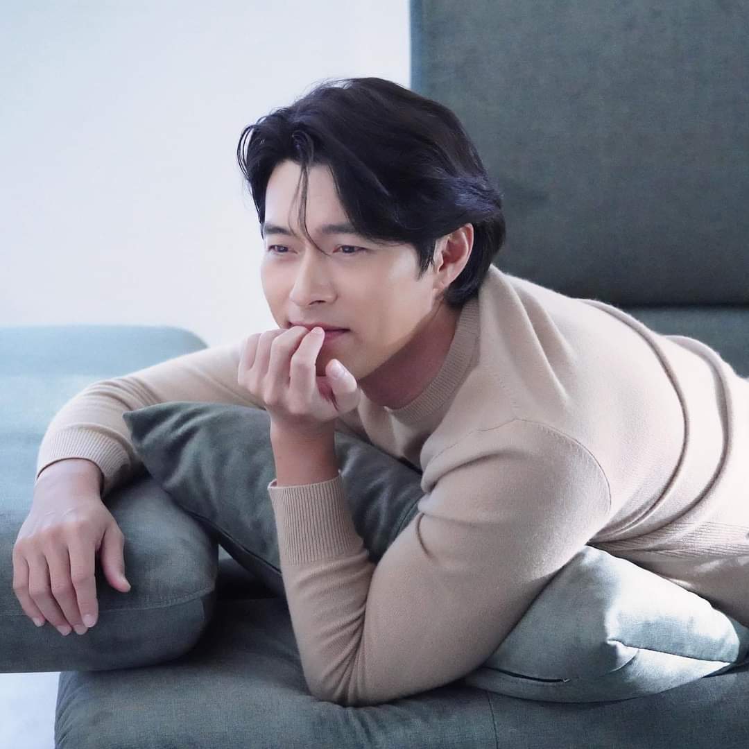 A moment captured by a fan of Hyun Bin