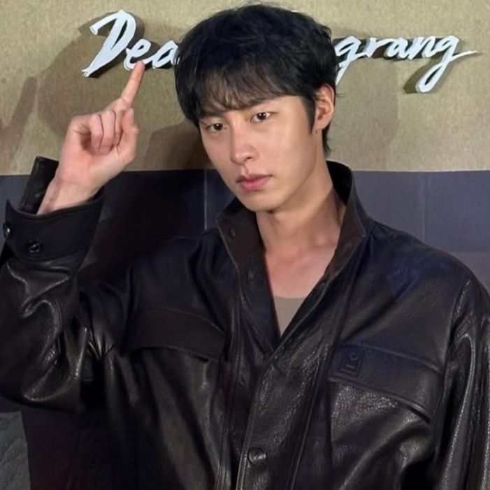 Recent activity shot of Lee Jaewook