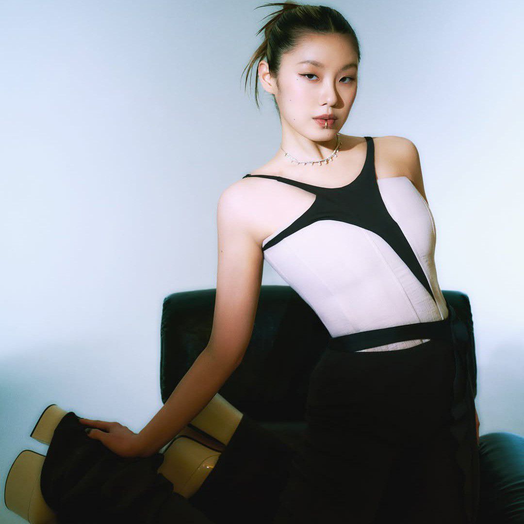 Behind-the-scenes cut of Leejung