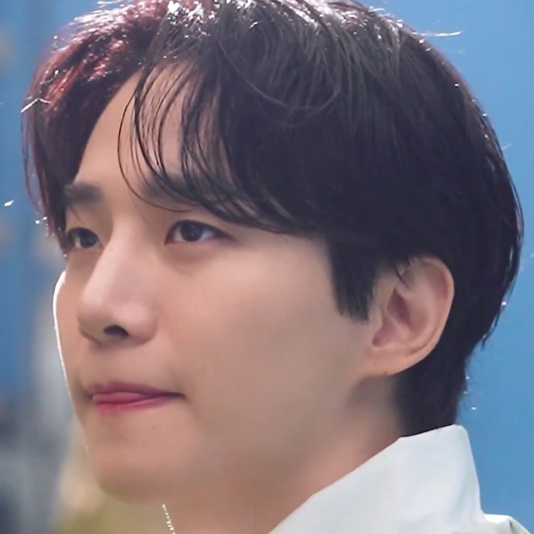 Behind-the-scenes cut of Lee Junho
