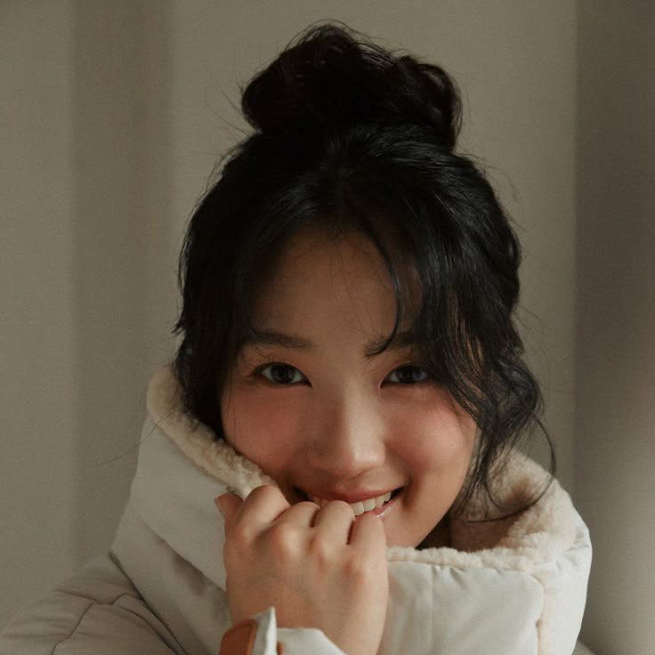 Behind-the-scenes cut of Kim Hyeyoon