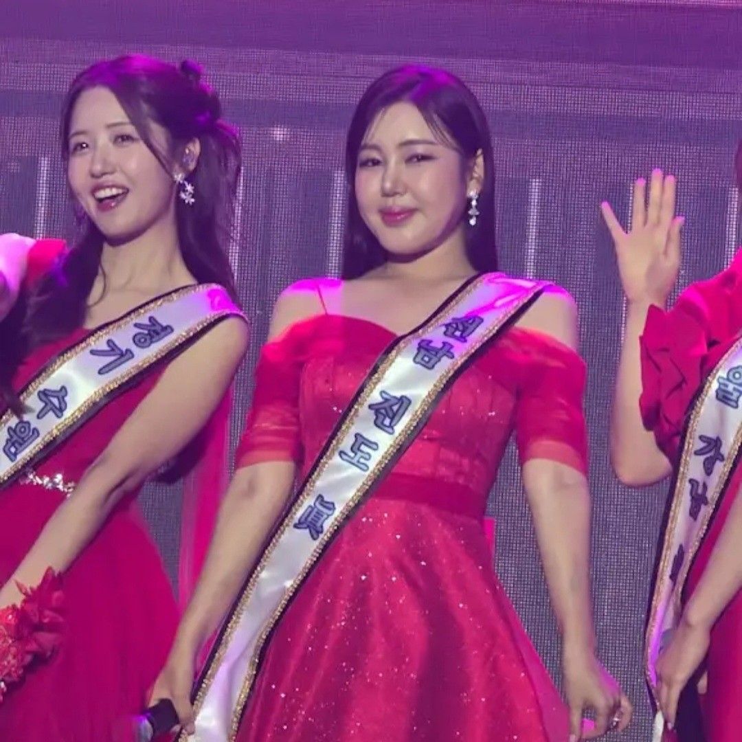 Behind-the-scenes cut of Song Gain