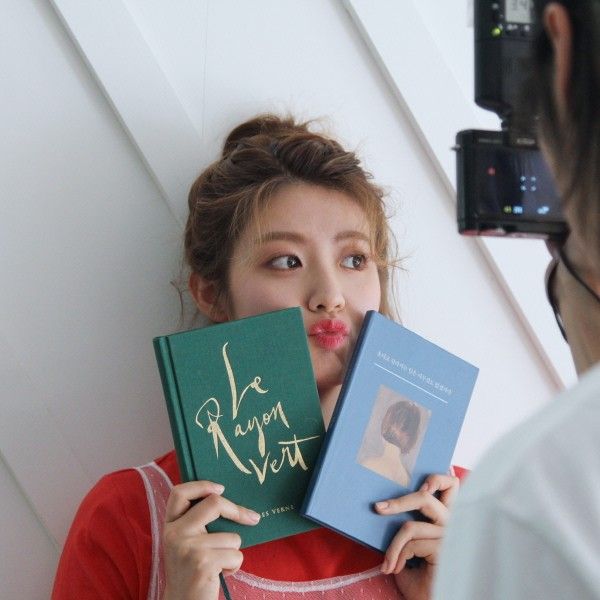 Behind-the-scenes cut of Nam Jihyeon