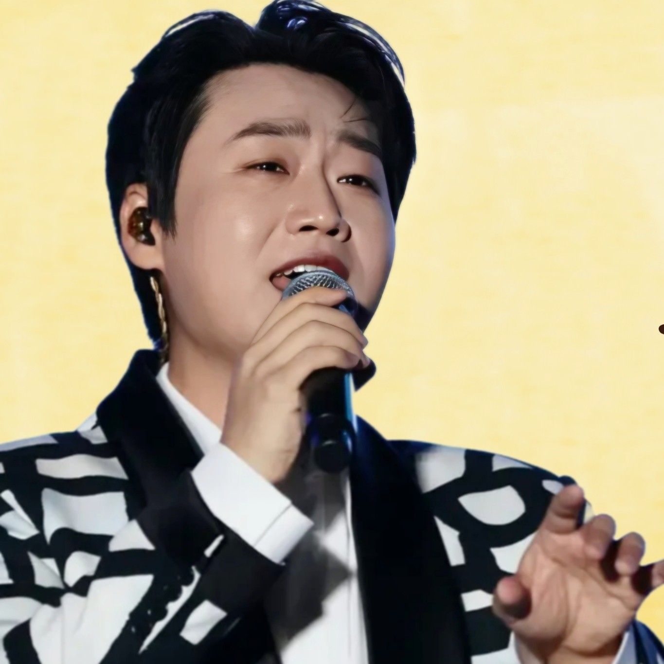 Behind-the-scenes cut of Min Soohyun