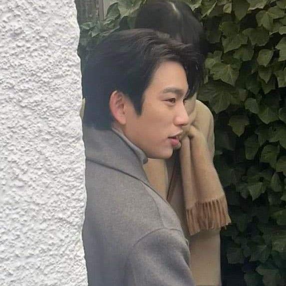 Behind-the-scenes cut of Park Jinyoung