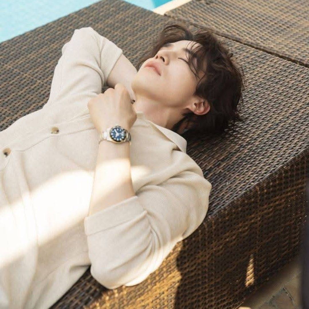 Behind-the-scenes cut of Lee Dongwook