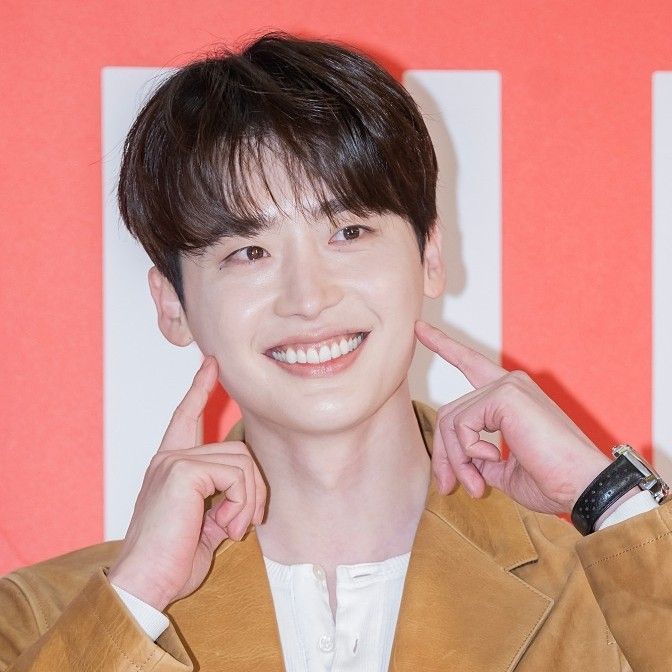 Behind-the-scenes cut of Lee Jongsuk
