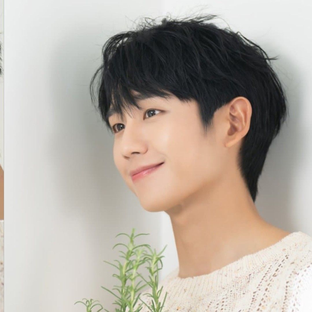 Latest photo of Jung Haein