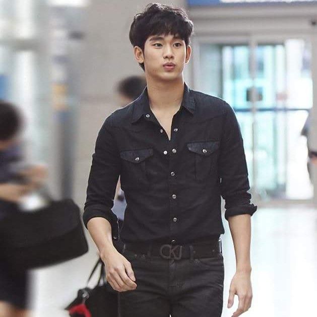 粉絲拍下的金秀賢瞬間