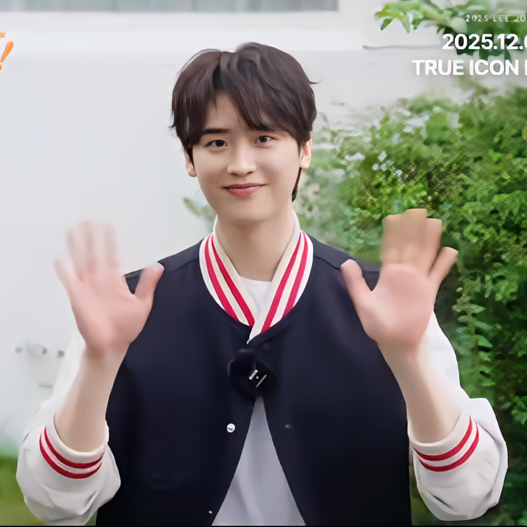 Latest photo of Lee Jongsuk