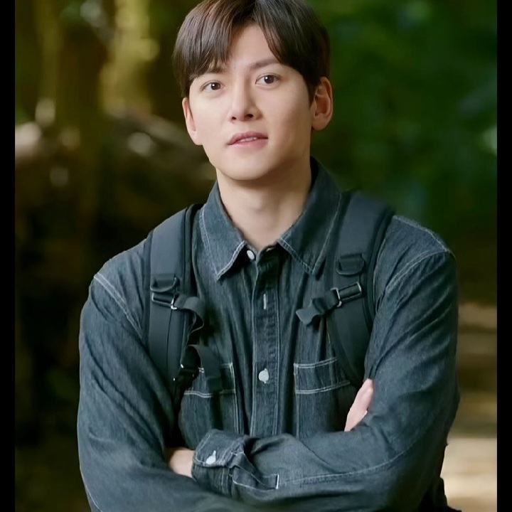 粉絲拍下的池昌旭瞬間