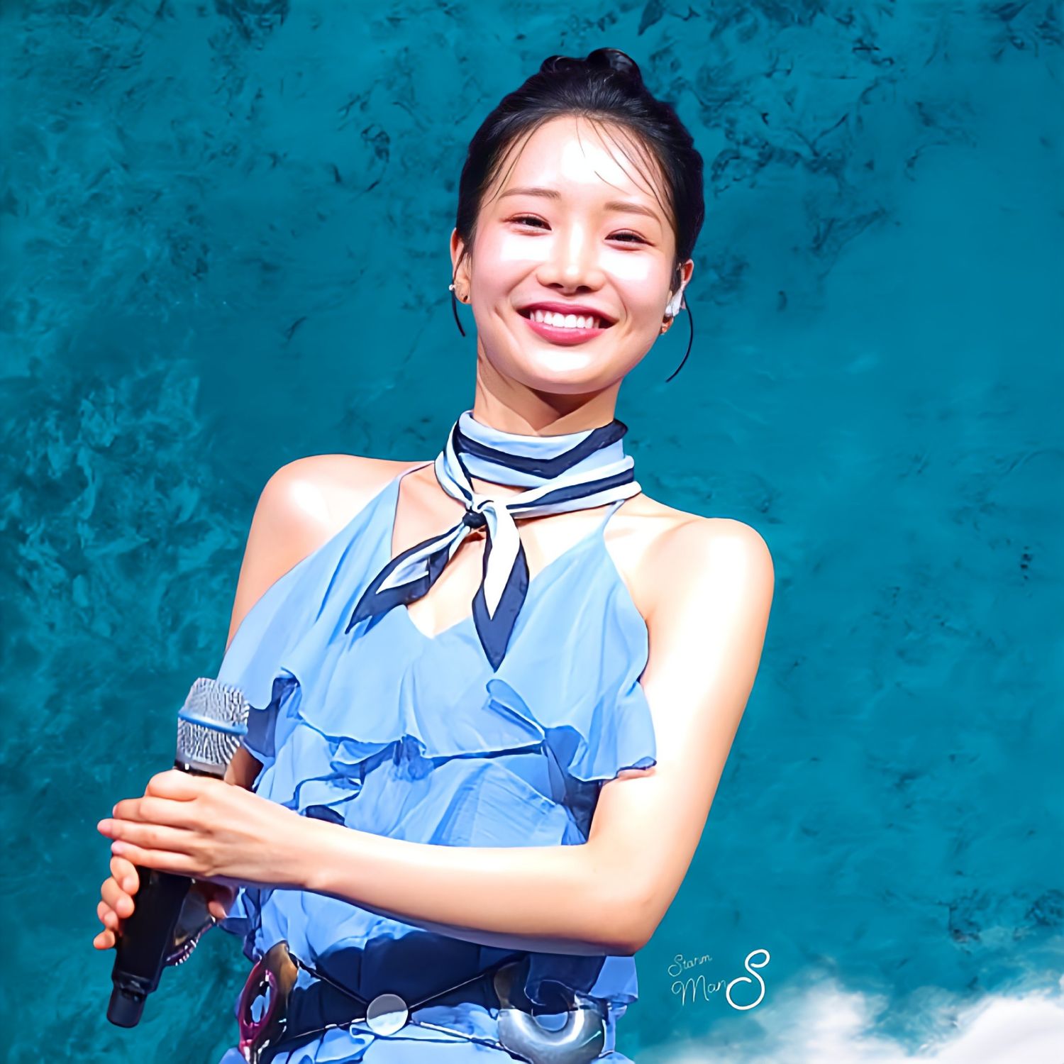 Behind-the-scenes cut of Kim Soyeon (2004)