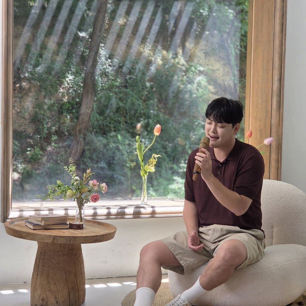 A moment captured by a fan of Kim Kyungmin