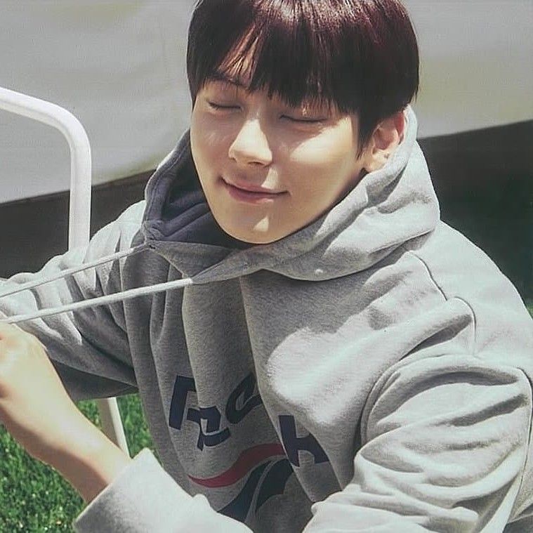 Behind-the-scenes cut of Hwang Minhyun