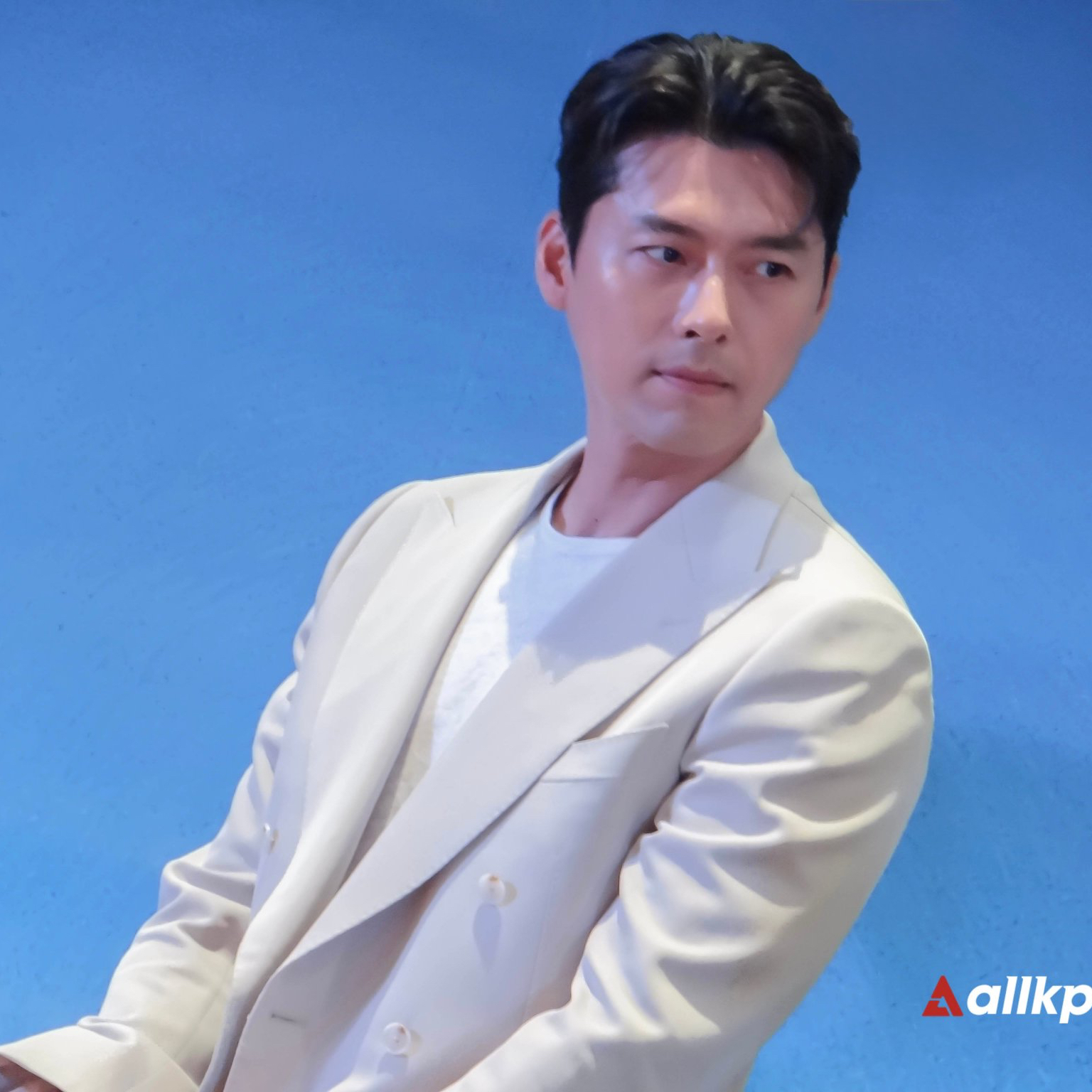 Behind-the-scenes cut of Hyun Bin