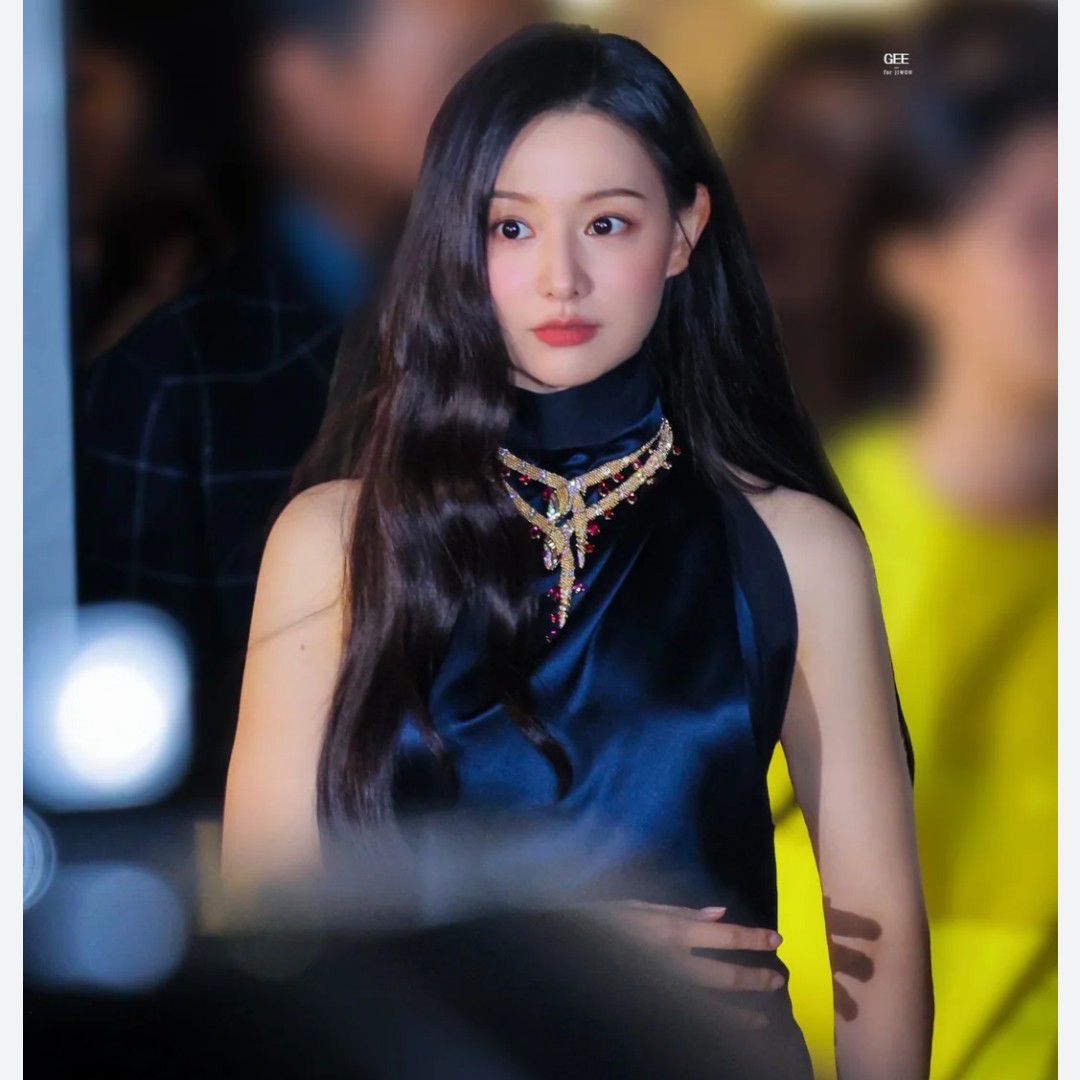 Behind-the-scenes cut of Kim Jiwon