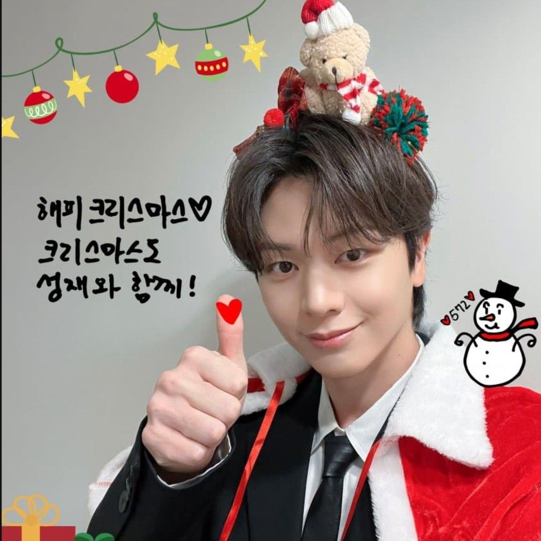 A moment captured by a fan of Yook Sungjae