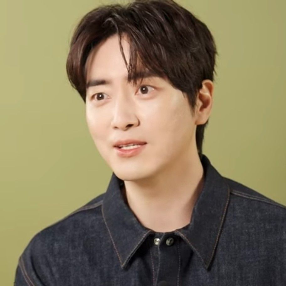 A moment captured by a fan of Lee Joonhyuk