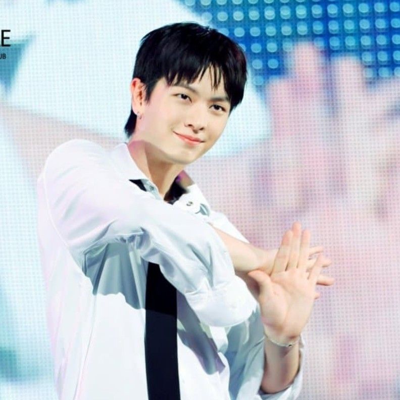 A moment captured by a fan of Yook Sungjae