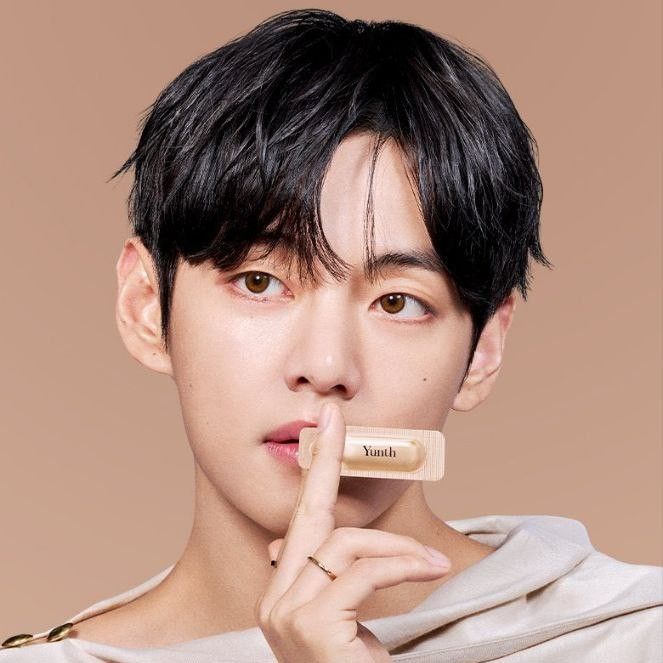 Recent activity shot of Kim Taehyung (V)