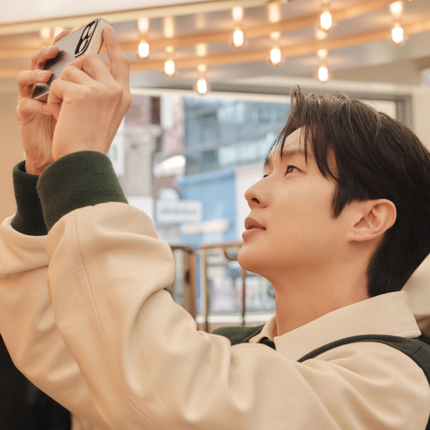 Behind-the-scenes cut of Choi Wooshik