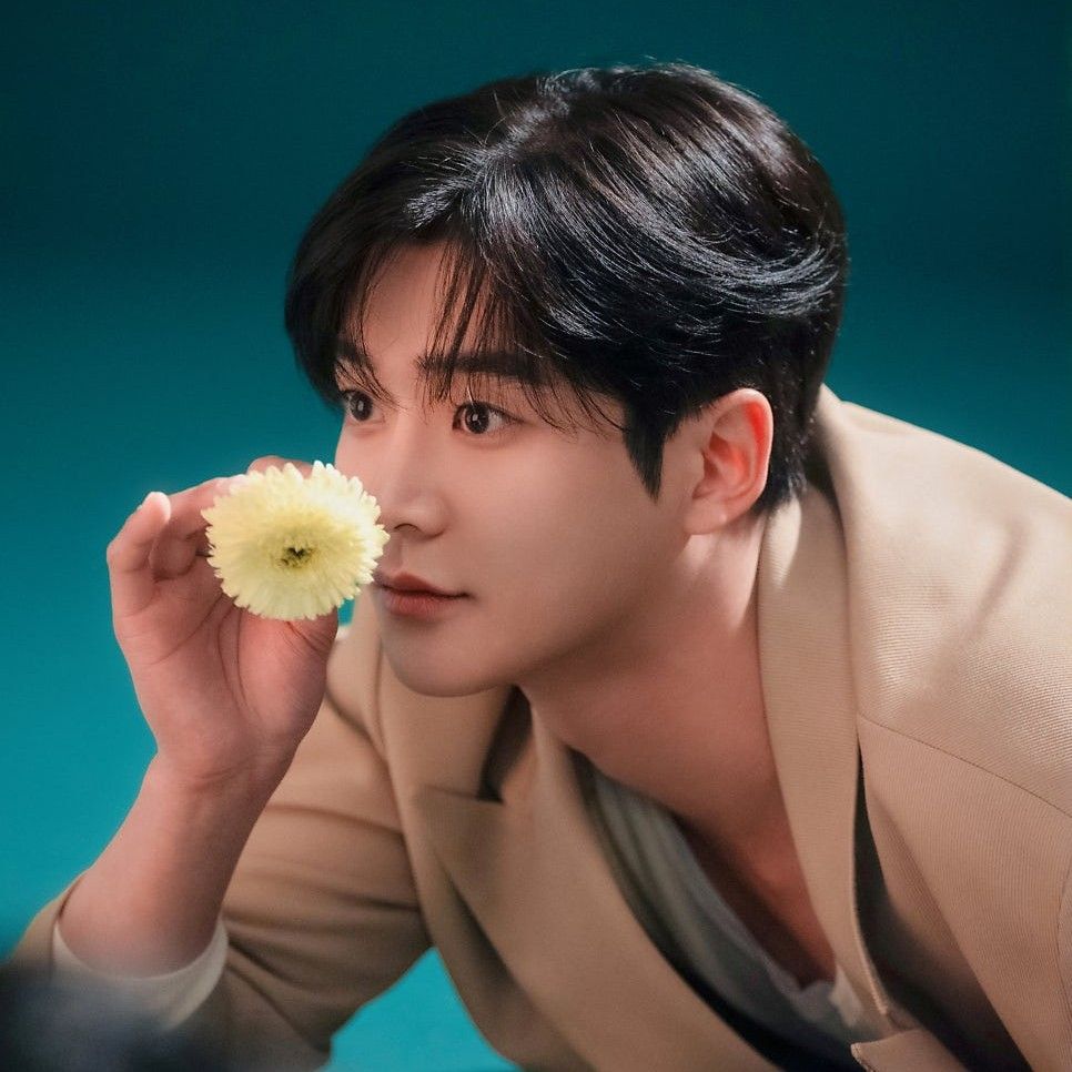 로운의 비하인드 컷
