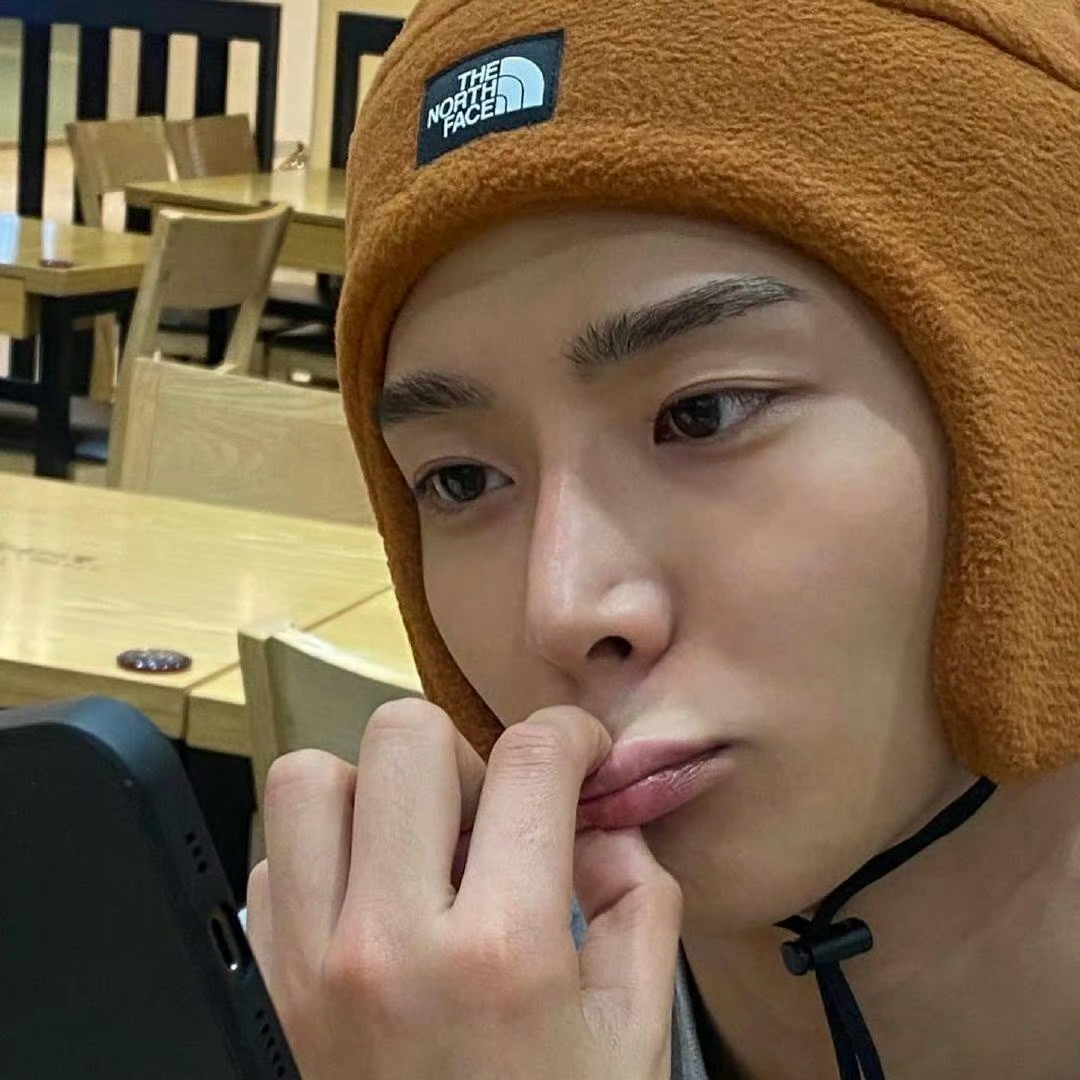 Momen yang diabadikan oleh penggemar Rowoon