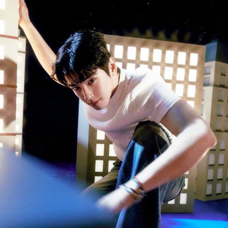 A moment captured by a fan of Cha Eunwoo