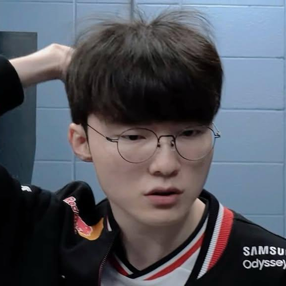 A moment captured by a fan of Faker