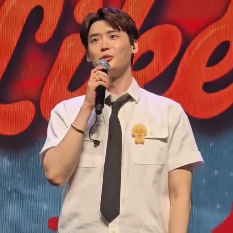 Behind-the-scenes cut of Lee Jongsuk