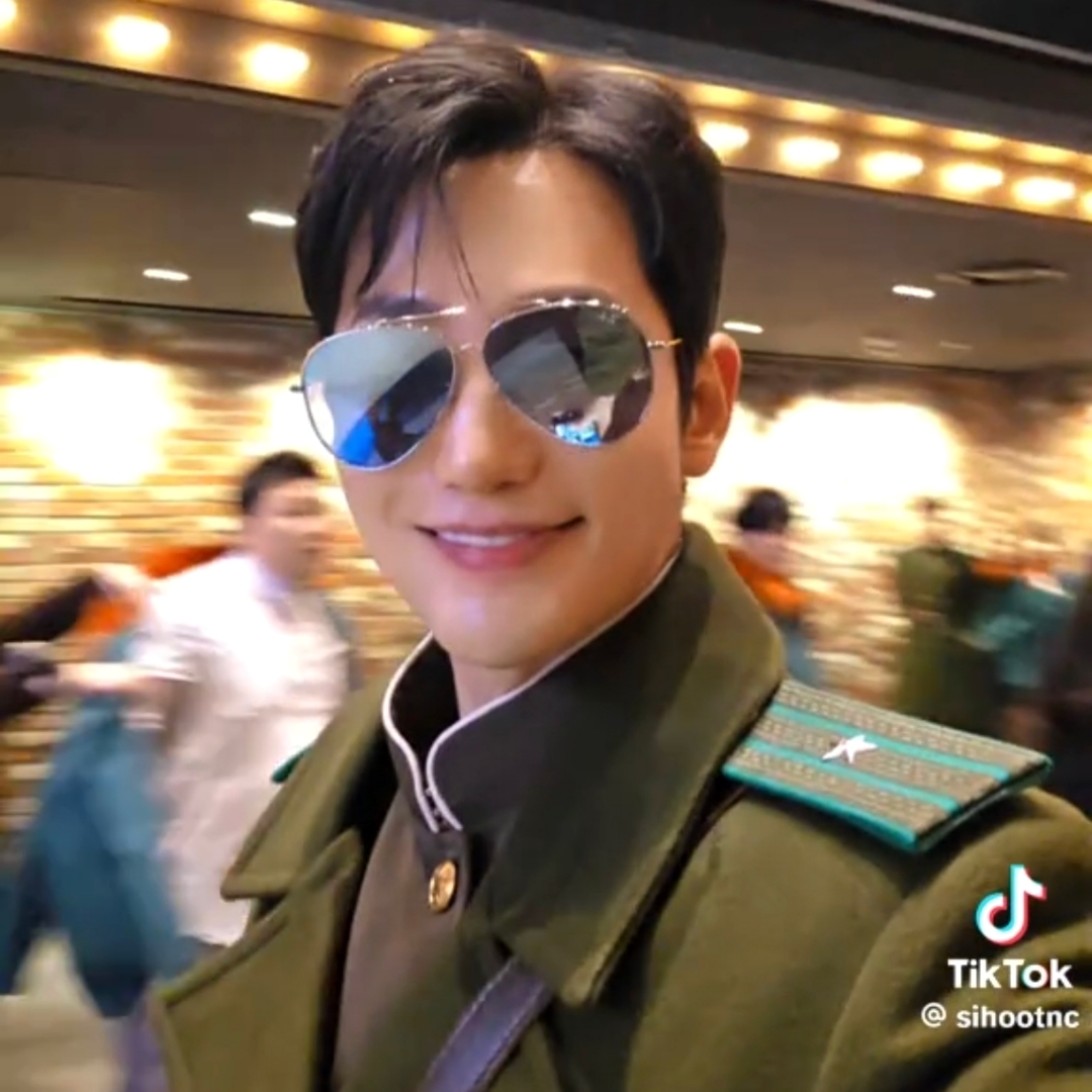 Behind-the-scenes cut of Park Sihoo