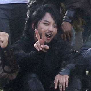 Behind-the-scenes cut of Kim Namgil