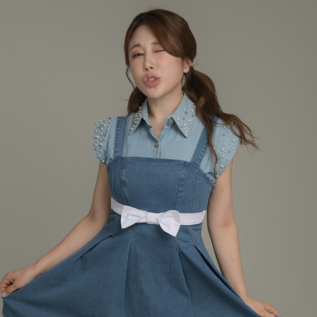 Behind-the-scenes cut of Kim Soyou