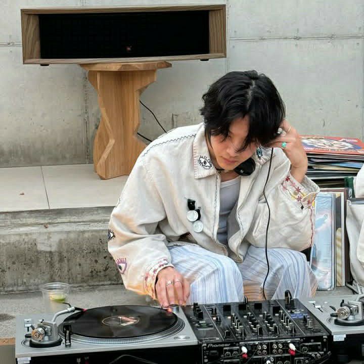 A moment captured by a fan of Lee Jongwon